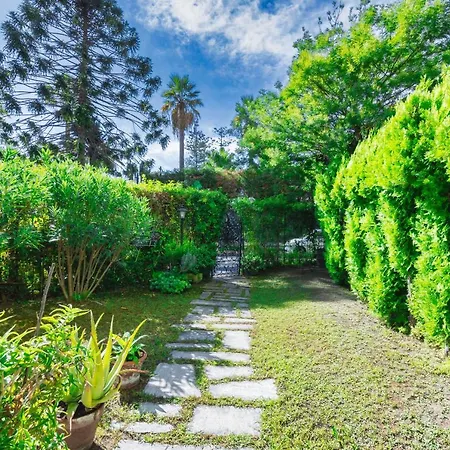 Un Giardino A Due Passi Dal Mare By Wonderful Italy Σαν Ρέμο